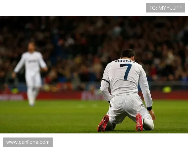 勺子点球失手赛场遭对手拥抱嘲讽 勺子点球失手赛场遭对手拥抱嘲讽